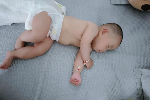 博尔塔拉宝宝突然很多眼屎